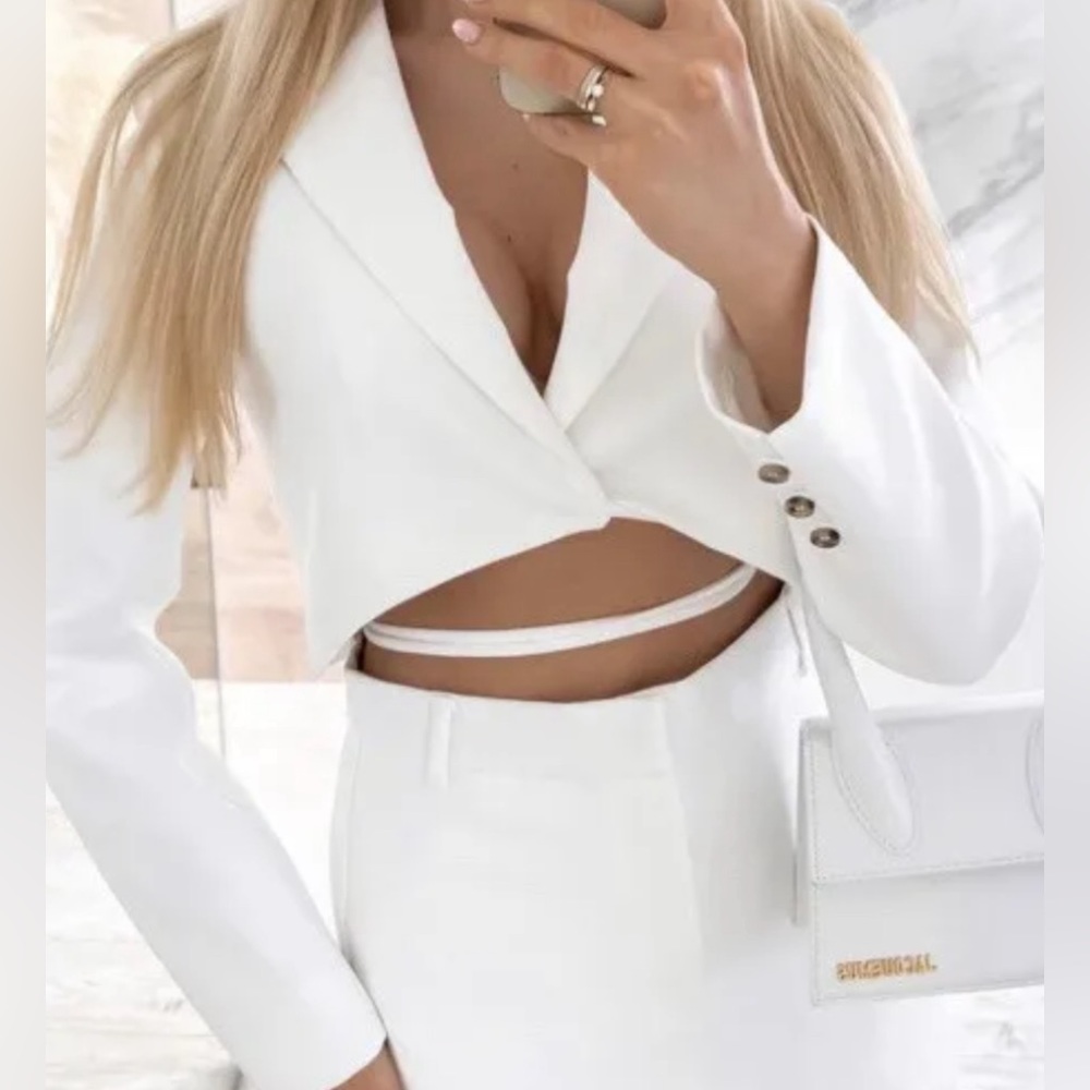 Zara NWOT Woman Cropped blazer with V-neck White |  Size XS